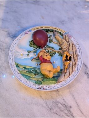 Disney Winnie the Pooh Wall Plate with Red Balloon and Green Landscape